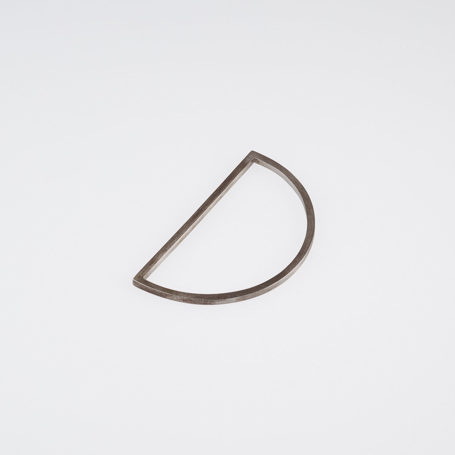D-shaped earring