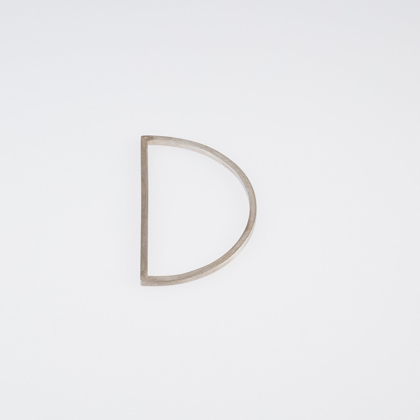 D-shaped earring