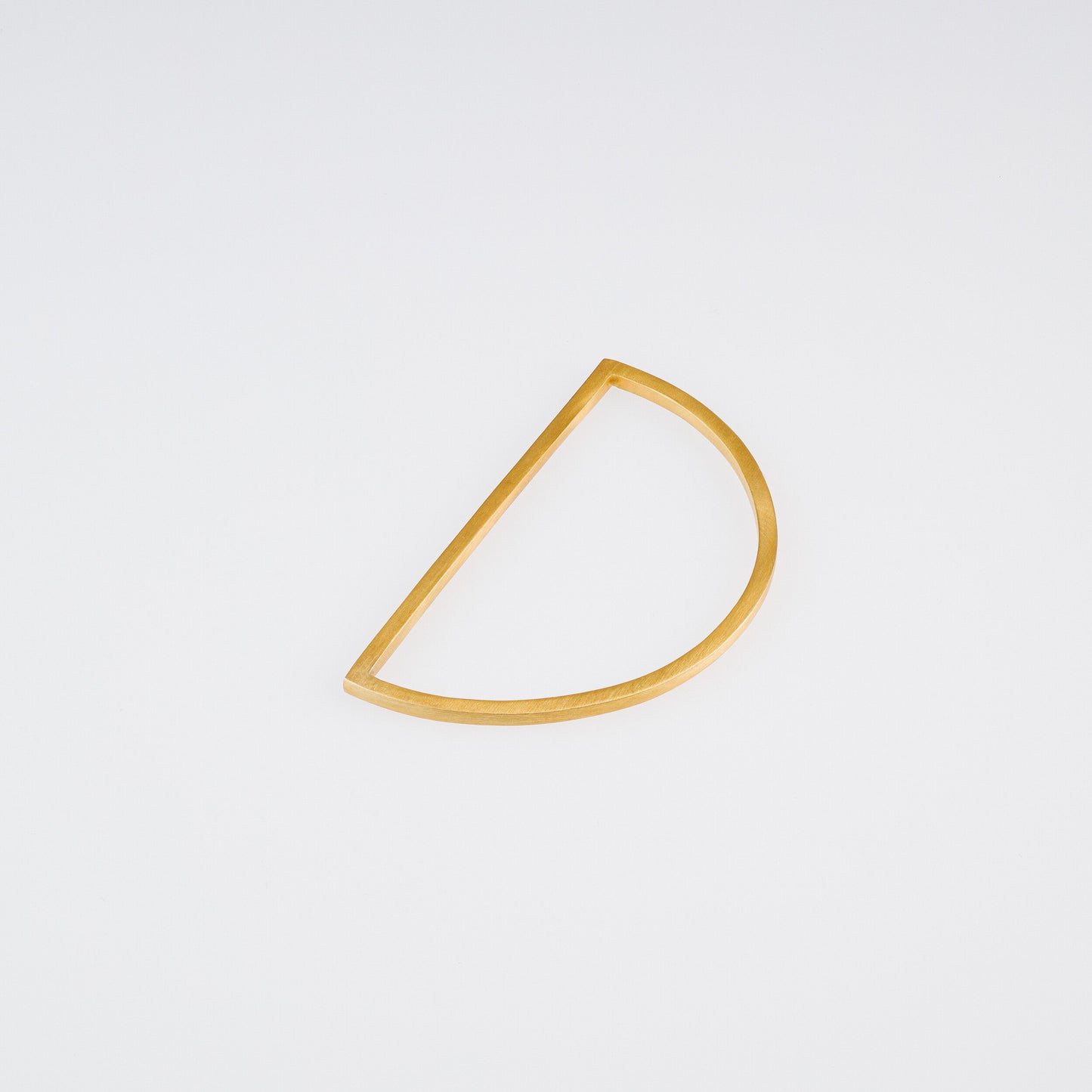 D-shaped earring