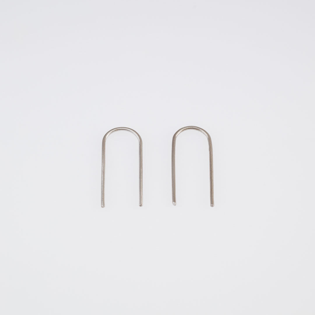 U earrings