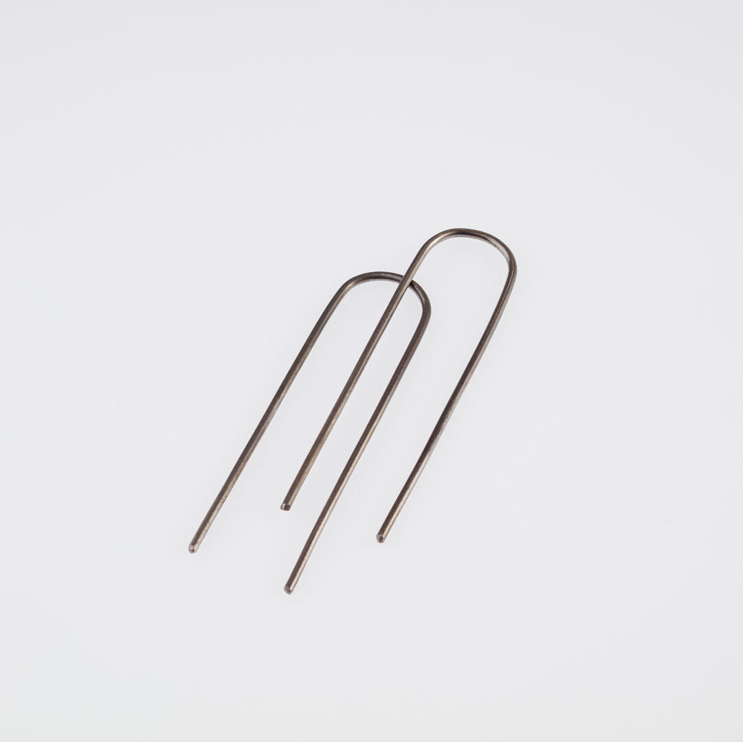 U earrings
