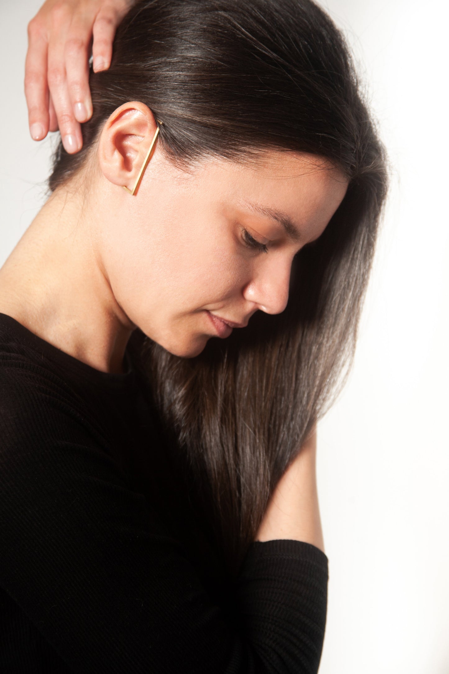D-shaped earring